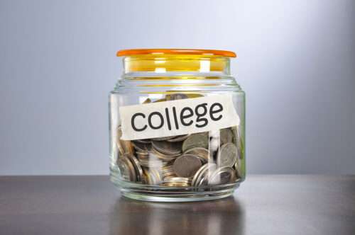 How to Manage Your Money in College: 4 Essential Tips